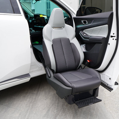 Changan Qiyuan the front passenger seat is changed into a lifting and rotating welfare seat