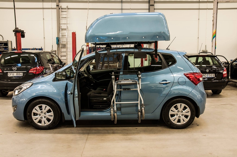 汽车辅助驾驶装置折叠伸缩踏步轮椅收存装置轮椅收纳箱吊臂车用无障碍