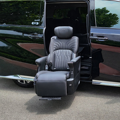 Trumpchi M8 Mechanical lifting and rotating on and off the vehicle welfare vehicle